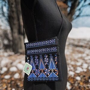 NWT Crossbody Embroidered Cross Stitched Palestinian Traditional Craft Tatreez